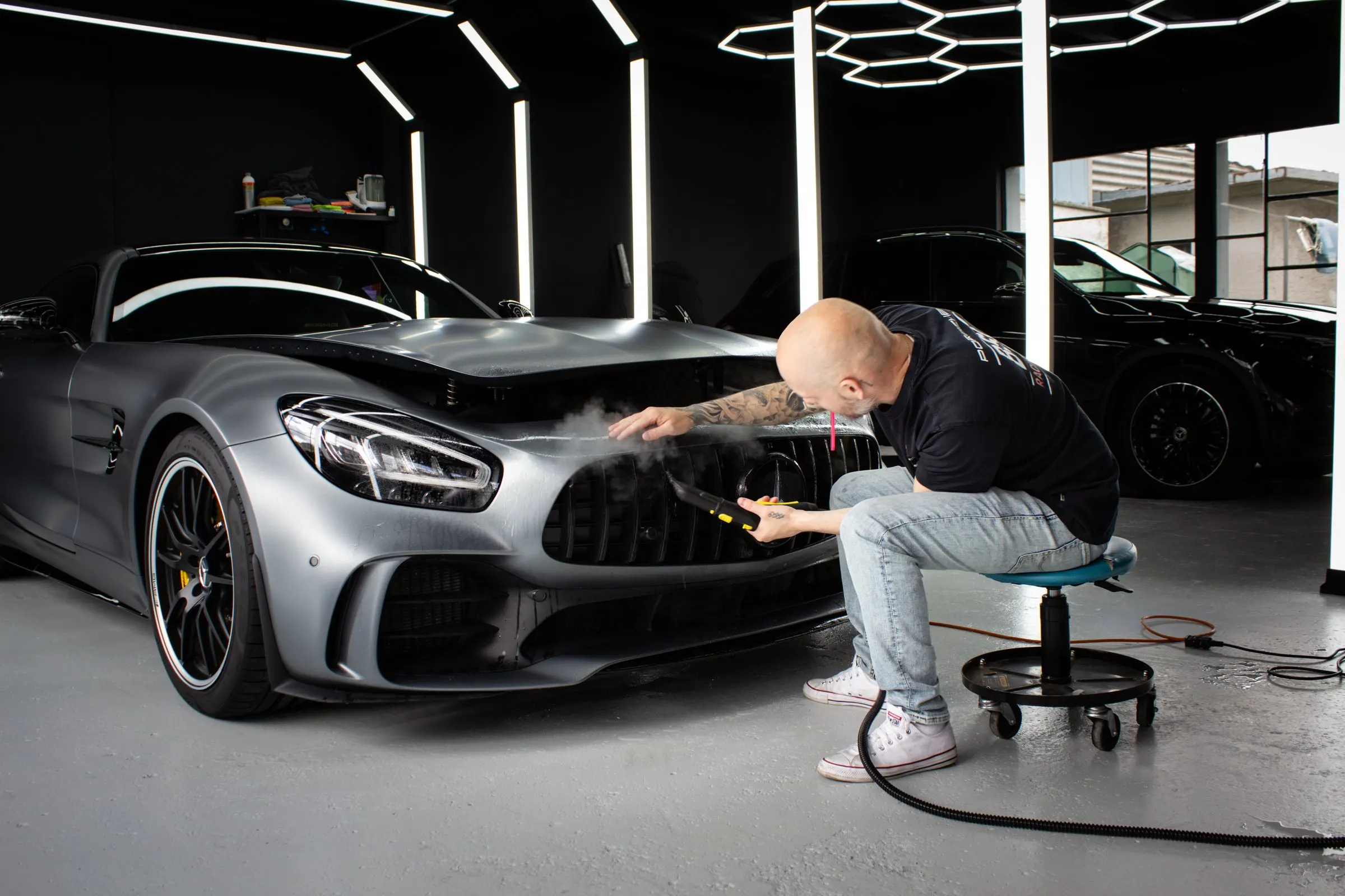 PPF-Verarbeitung an einem Mercedes-AMG in der Werkstatt von FolienXperte Petras